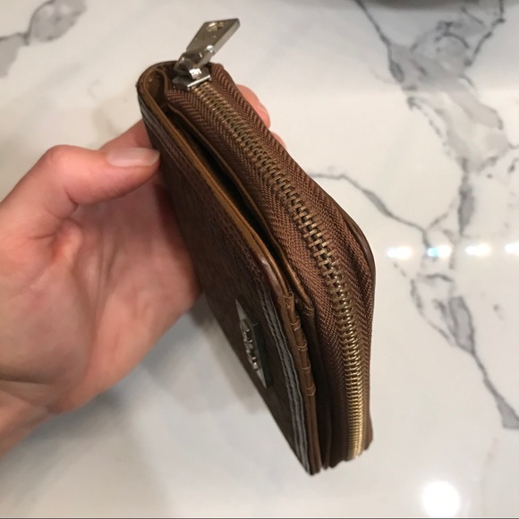 DKNY Wallet - Picture 7 of 12